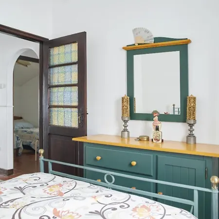 Captain Pisco's Palheiro - Great Location Holiday home *